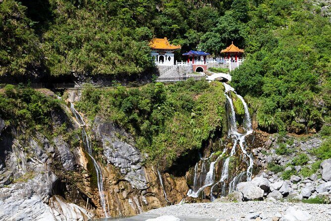 【Private】Taroko National Park (Pickup from Taipei/Yilan/Hualien) - The guide and driver: what the private format buys you