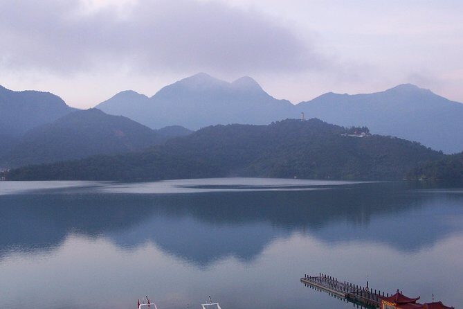1 day tour Sun Moon Lake from Taichung - Shopping in the commercial district: arts and crafts, not just souvenirs