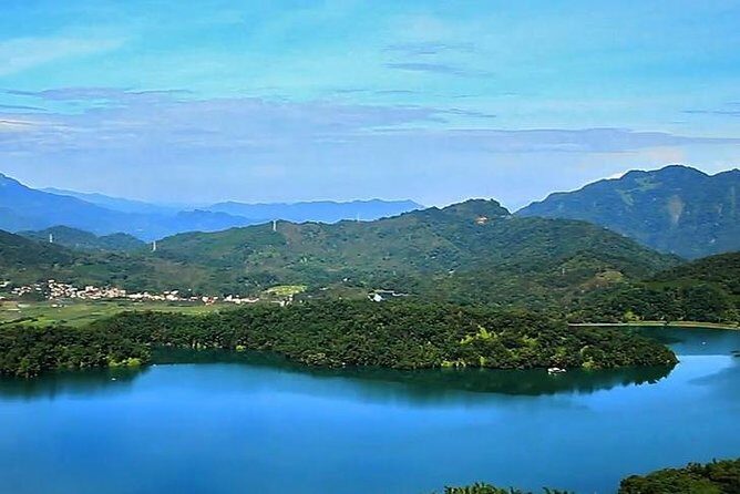1 day tour Sun Moon Lake from Taichung - Bike trail first: how the hour-long ride sets up the lake
