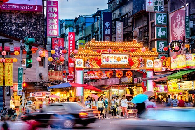 2-hr Raohe Night Market Walking Private Tour with a Tour Guide - Meeting at Shongshan MRT: The Walk Starts Fast