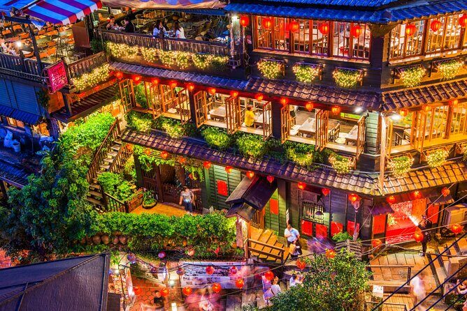 7-Hour Jiufen Night View, Shifen Waterfall & Raohe Market Tour - Weekend timing warning: traffic control can steal Jiufen time