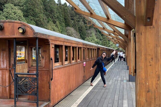 Alishan Taiwan 2 Day Private Tour from Taipei - Fenchihu Old Town and Fenchihu Lake: a break from the crowds