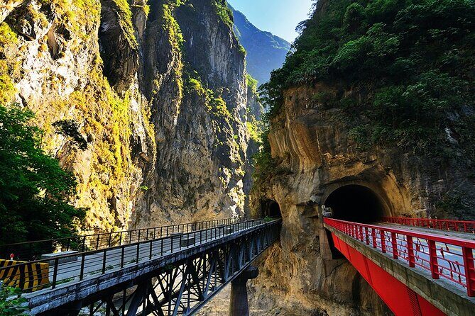 Best of Taiwan 9 Days Tour - Kaohsiung and the south coast vibe: Dutch, Japanese, and a golden Buddha