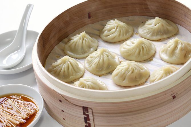 Dinner at Din Tai Fung with Luxury Chinese Massage Treatment - 50 minutes of Chinese foot-and-shoulder relief (and what to feel)