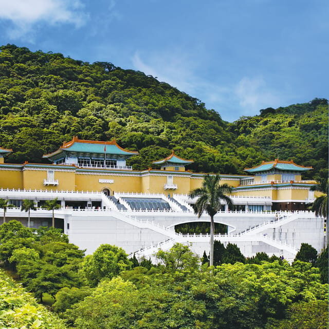 From Keelung: Private Taipei City Landmarks Shore Excursion - Chiang Kai-shek Memorial Hall: 89 steps, plaza views, and the changing of the guard