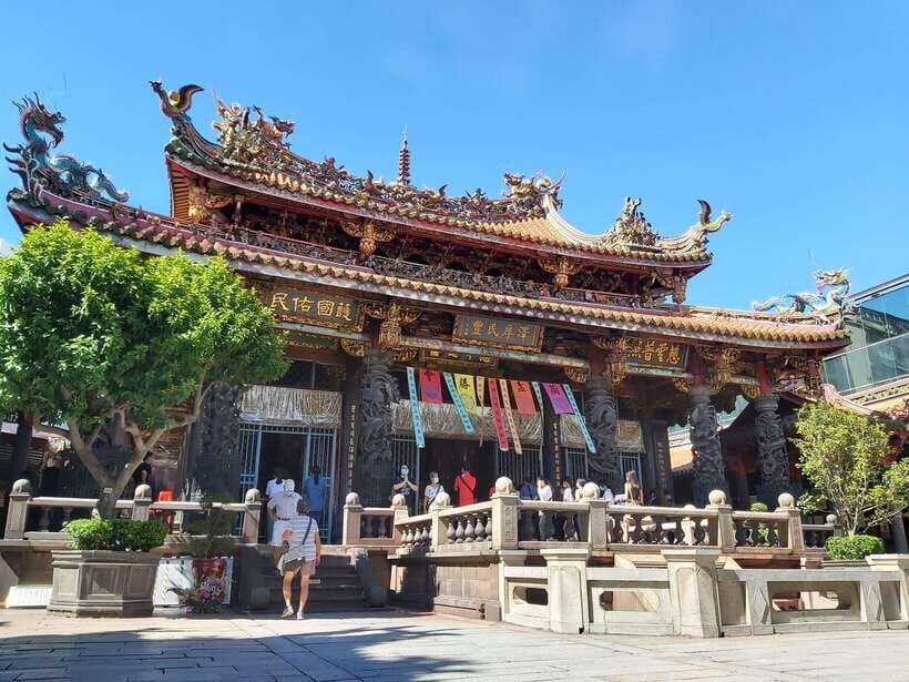 From Keelung: Private Taipei City Landmarks Shore Excursion - Lungshan Temple of Manka: Guanyin and the gods locals call by name