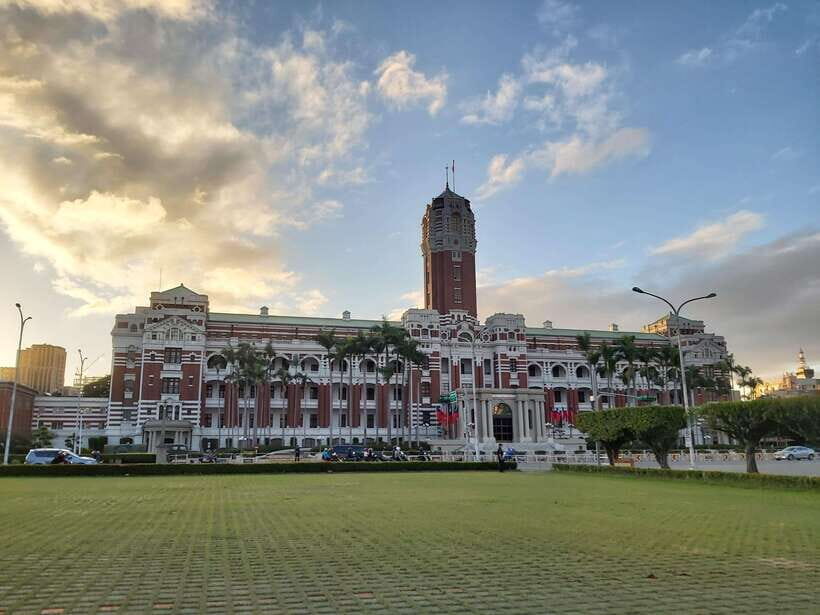 From Keelung: Private Taipei City Landmarks Shore Excursion - Taipei 101 Observatory: city skyline views plus a ticket you’ll need to budget