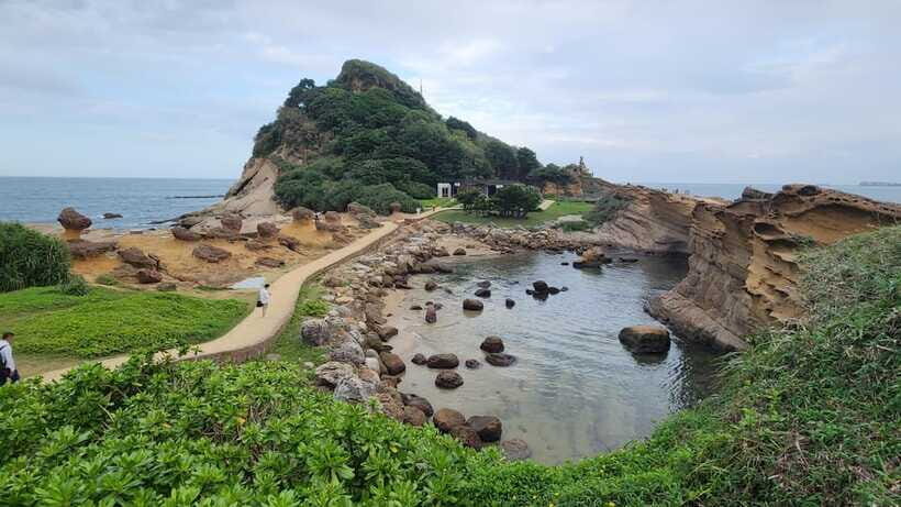 From Taipei: Best of Taiwan 9-Day Trip with Accommodation - Tainan and Kaohsiung: Dutch walls, snack streets, and a giant Buddha
