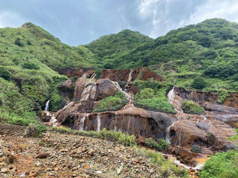 From Taipei: Old Gold Rush Town Jiufen Guided Night Tour - Gold Museum: see the mining world, then touch a 999 gold bar