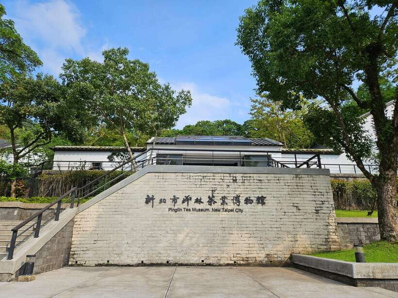 From Taipei: Pinglin Tea Culture and Maokong Guided Day Tour - Tea culture in Maokong: the promotion center, tea paths, and lunch at your pace