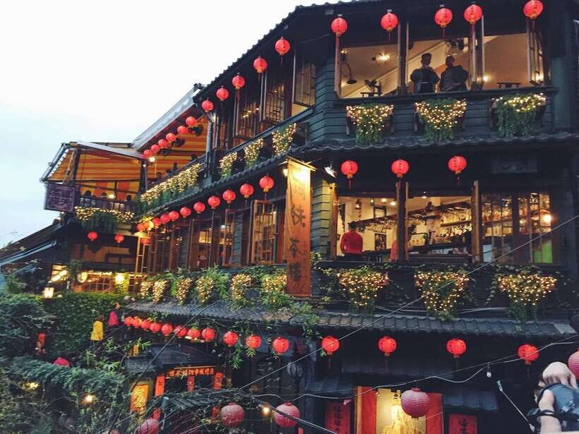 From Taipei: Private Scenic Tour to Jiufen, Yehliu & Pingxi - Private ride, real photo stops, and why the guide matters