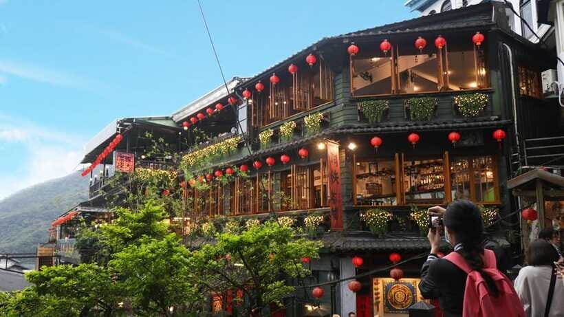 From Taipei: Shifen, Jiufen, and Yehliu Geopark Day Tour - Price and value: what you pay versus what you’ll add