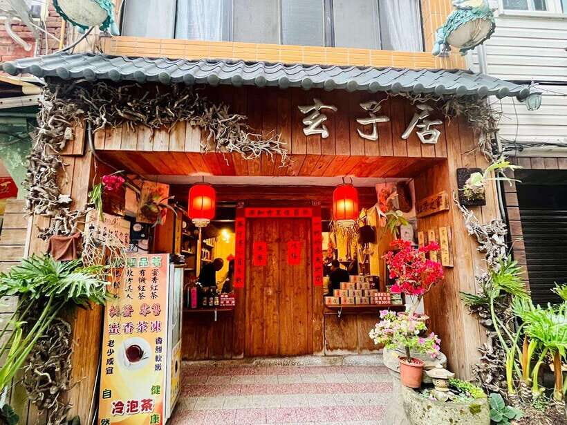 From Taipei: Thousand-Island Lake & Tea Museum Private Tour - From Taipei hotel to Nantou County: how this day actually flows