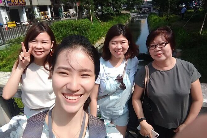 Guided Historical Tour in Taichung with Suncake DIY Experience - Ji Guang stinky tofu: street food culture with a guided nose test