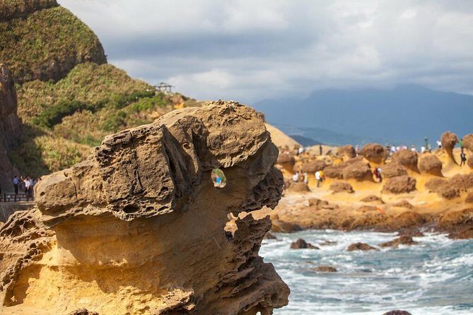 Half Day Private Tour to Yangmingshan National Park and Yehliu Geopark - Yehliu Geopark’s Queen’s Head and Sea-Carved Oddities
