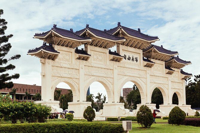 Highlights & Hidden Gems With Locals: Best of Taipei Private Tour - Key Highlights and Quick Takeaways