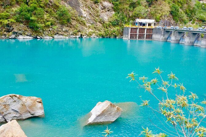 Hualien Taroko Day Tour From Ximending - Swallow Grotto (Yanzihkou Trail): The Canyon Walk You’ll Remember