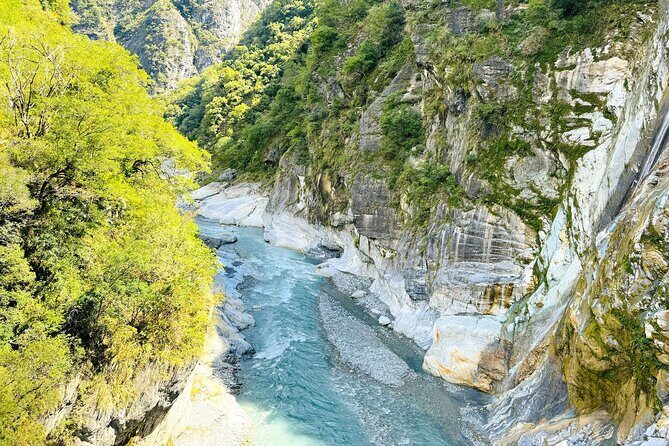 Hualien Taroko Day Tour From Ximending - Buluowan Terrace and the Mountain Bridge Area: A Second Taroko Angle