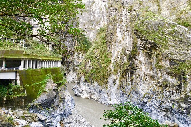Hualien Taroko Day Tour From Ximending - Qingshui Cliff: Quick Time, High Return on Photos