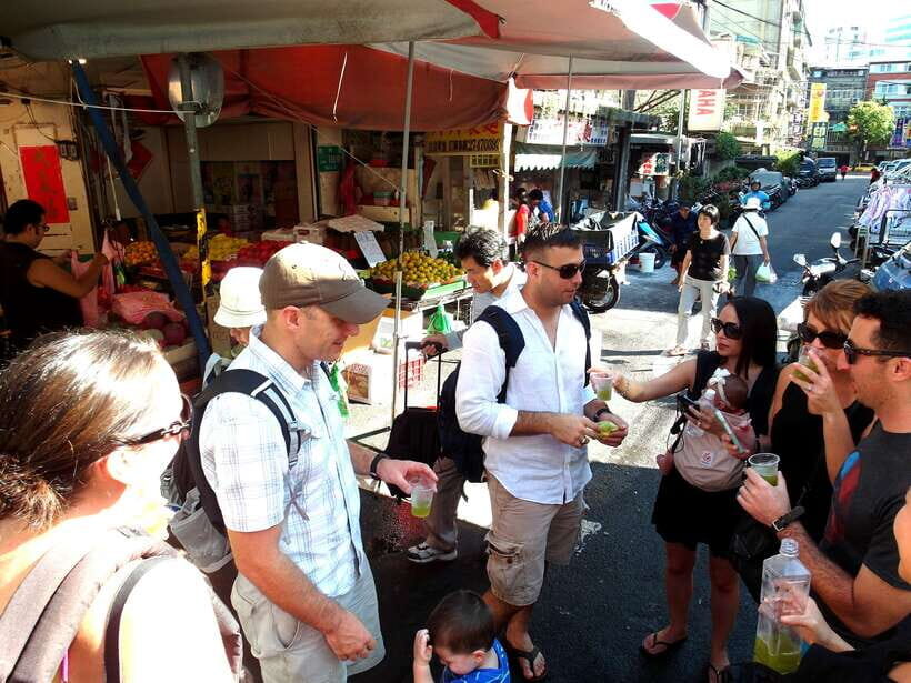 Iconic Food Tour: Local Street Food, Drinks & Sites - Key things I’d circle before you go
