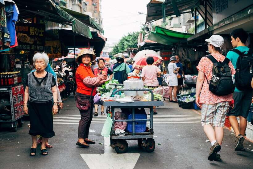 Iconic Food Tour: Local Street Food, Drinks & Sites - The icy treat finish: old-school sweet after the savory marathon
