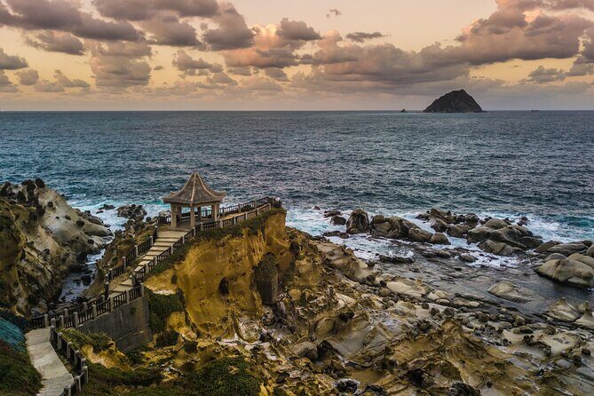 Jiufen, Heping Island Park & Keelung Night Market Day Tour - A day that strings together Taiwan’s north coast feel