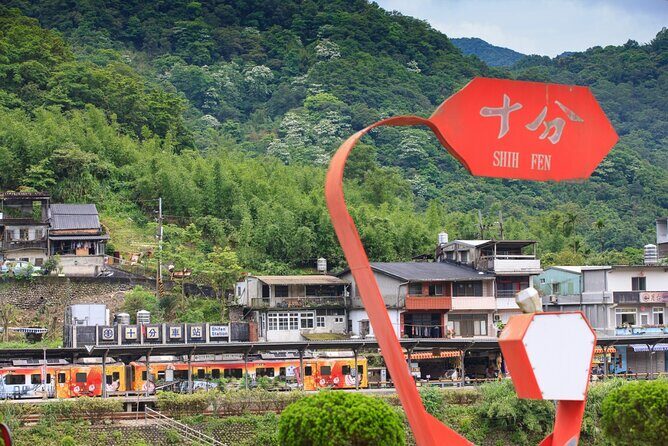 Jiufen, Heping Island Park & Keelung Night Market Day Tour - Stop 2: Heping Island GeoPark for dramatic coastline and sunset-style pacing