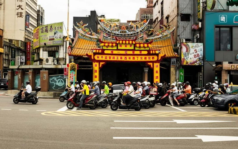 Keelung: Guided Walking Tour with Snacks and Drink - Meeting at 海港大樓 (Keelung Customs Office) and setting expectations
