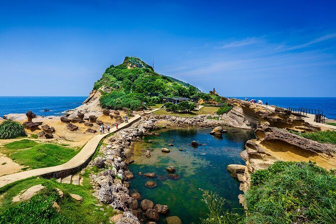 Keelung Shore Excursion: Private 6H Natural Wonder & Seafood Tour - Should You Book the Keelung Shore Excursion With Yin Yang Sea and Yehliu Geopark?