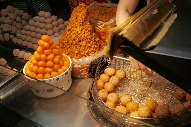Local Favorites: Taiwan Night Market Food Tour in 2 hours - What your guide adds: history in plain language, plus food sense