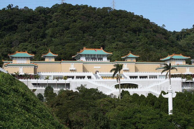 One-Day Historical and Heritage Tour in Taipei - Martyrs’ Shrine and the Grand Hotel backdrop