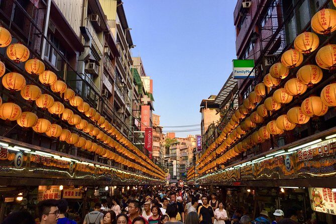 One-day private chartered car tour in Taipei: Yehliu, Jiufen, Pingxi, North Coast popular attractions with chartered car, professional Chinese/English driver - Pickup, meeting point, and how the 8-hour clock feels