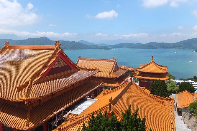 One-day Sun Moon Lake Tour Package - Sun Moon Lake: The Sun-and-Moon Shoreline Idea Makes Sense In Person