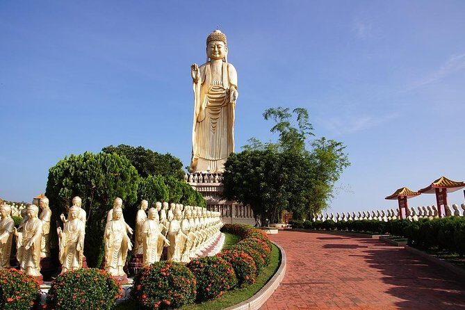 Private 3-Day Southern Taiwan Tour (Tainan, Kaohsiung, Kenting) - Cijin Island and Liuhe Night Market: ferry ride, old streets, and food runs