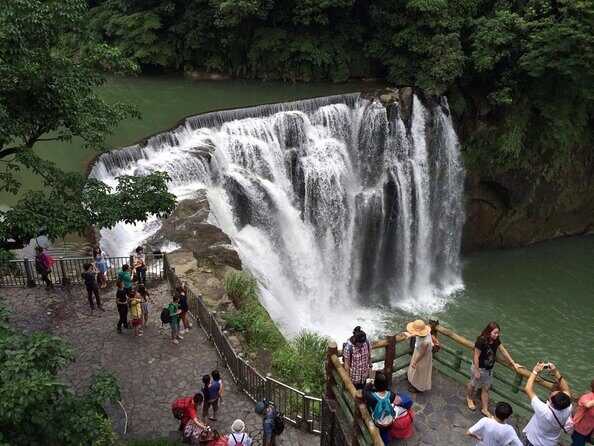 [Private] Yehliu, Jiufen & Shifen from Taipei with Pickup - Private Taipei Pickup to Yehliu, Shifen & Jiufen: What This Day Trip Feels Like