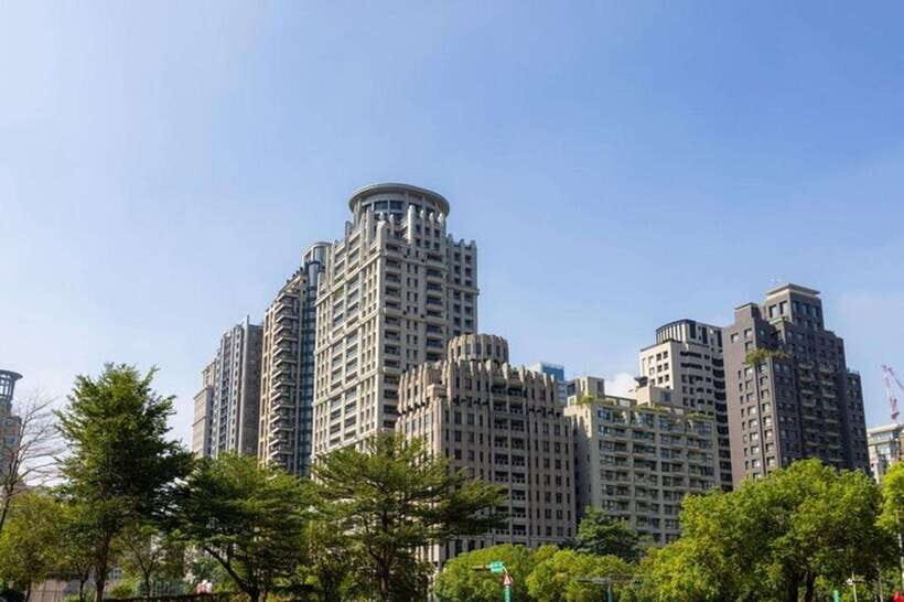 Taichung City: Sightseeing Walking Tour with a Local Guide - Key highlights worth planning around