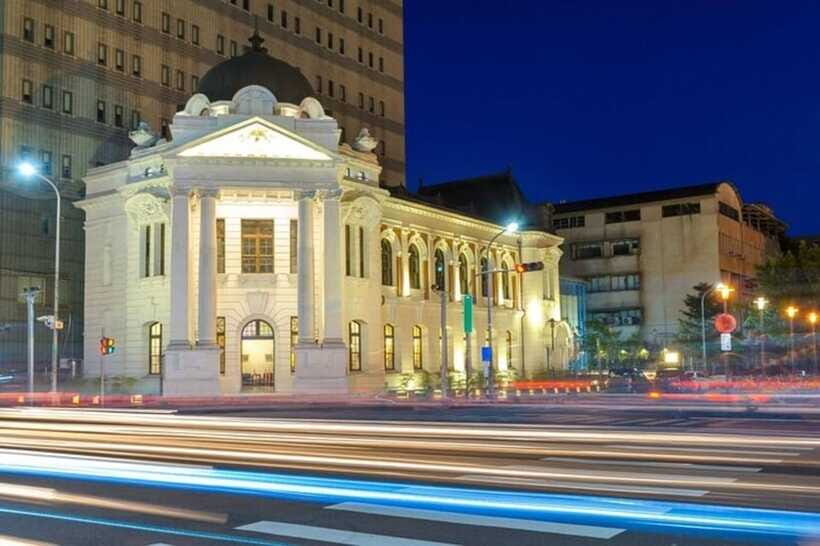Taichung City: Sightseeing Walking Tour with a Local Guide - What to bring and how to get the most from a short walk