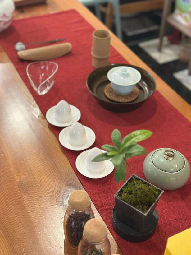 Tainan Culture Trip: Chinese Tea Ceremony_Oolong Tea - The 90-minute flow with King: history, etiquette, and oolong tastings