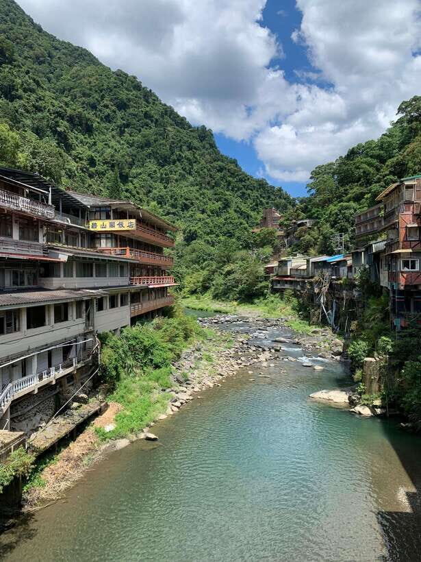 Taipei: 8 Hours Private Day Tour in Wulai with Benz Vito - From Taipei pickup to Wulai: a private day with a real ride