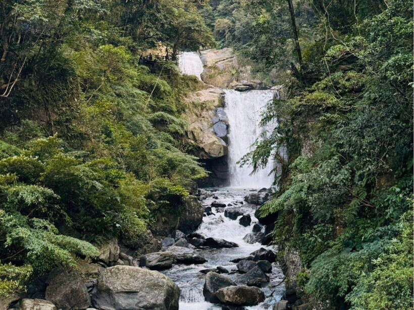 Taipei: 8 Hours Private Day Tour in Wulai with Benz Vito - Yun Hsien Park by cable car: a quick ride, then real choices