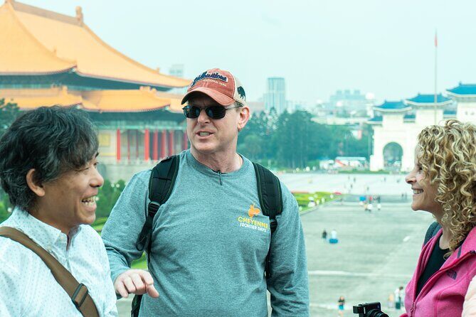Taipei: Book A Private Local Host For 6 Hrs Customized Experience - Street Food Choices: Pork Belly Buns and Bubble Tea