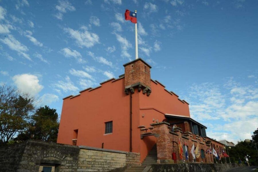 Taipei: FunPass Transport and 30 Attractions Access Card - Transportation and paying cashless with the EasyCard