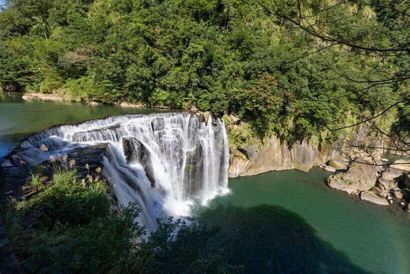 Taipei: Jiufen Night View and Shifen Day Tour - Shifen Waterfall: A Scenic Stop That Starts the Day Strong