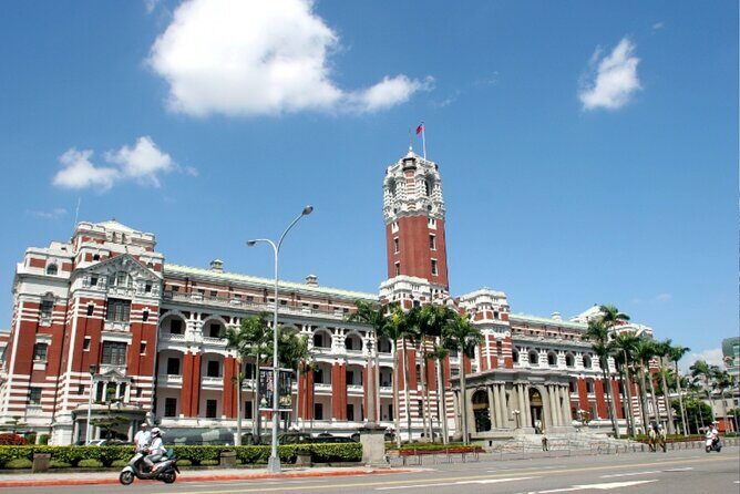 Taipei Scavenger Hunt and Sights Self-Guided Tour - Starting at Chiang Kai-shek Memorial Hall: where your hunt begins