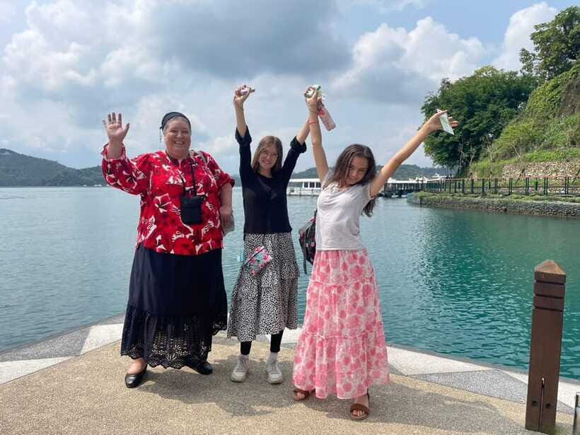 Taipei-Taichung-Taipei Private day trip - Names to Know: What the English Driver Guide Adds
