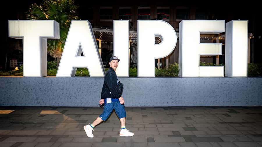 Taiwan Taipei: VIP Photoshoot with Taiwan Photographer - Price and what $317 per group gets you (up to 5 people)