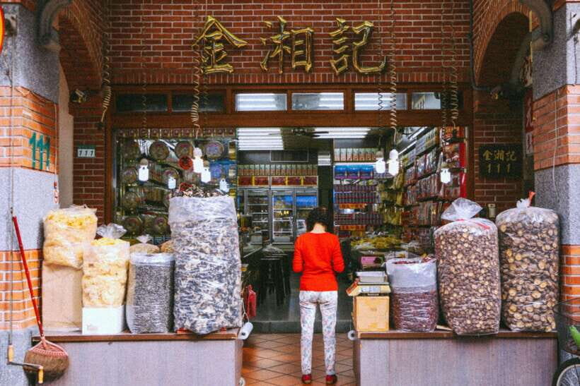 Vintage Taipei - Best of Taiwan and Sunset Walking Tour - Vintage shops and stories: finding Taipei’s “past in the present”