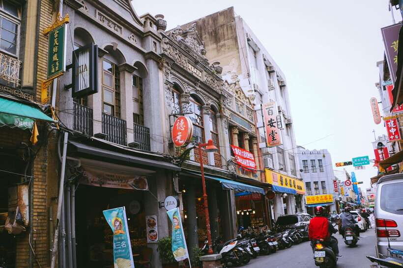 Vintage Taipei - Best of Taiwan and Sunset Walking Tour - Price, value, and who this tour suits best