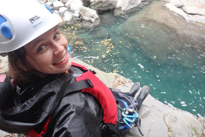 Yi-Hsin creek canyoning in northern Taiwan - Swimming, jumping, and pool time: your best payoff
