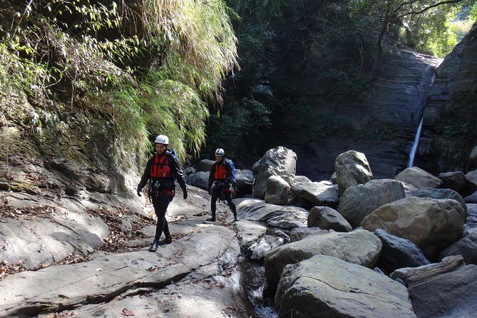 Yi-Hsin creek canyoning in northern Taiwan - What to wear and bring: simple rules that make canyoning easier